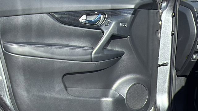 Used 2020 Nissan Rogue SL w/ Premium Package image 23