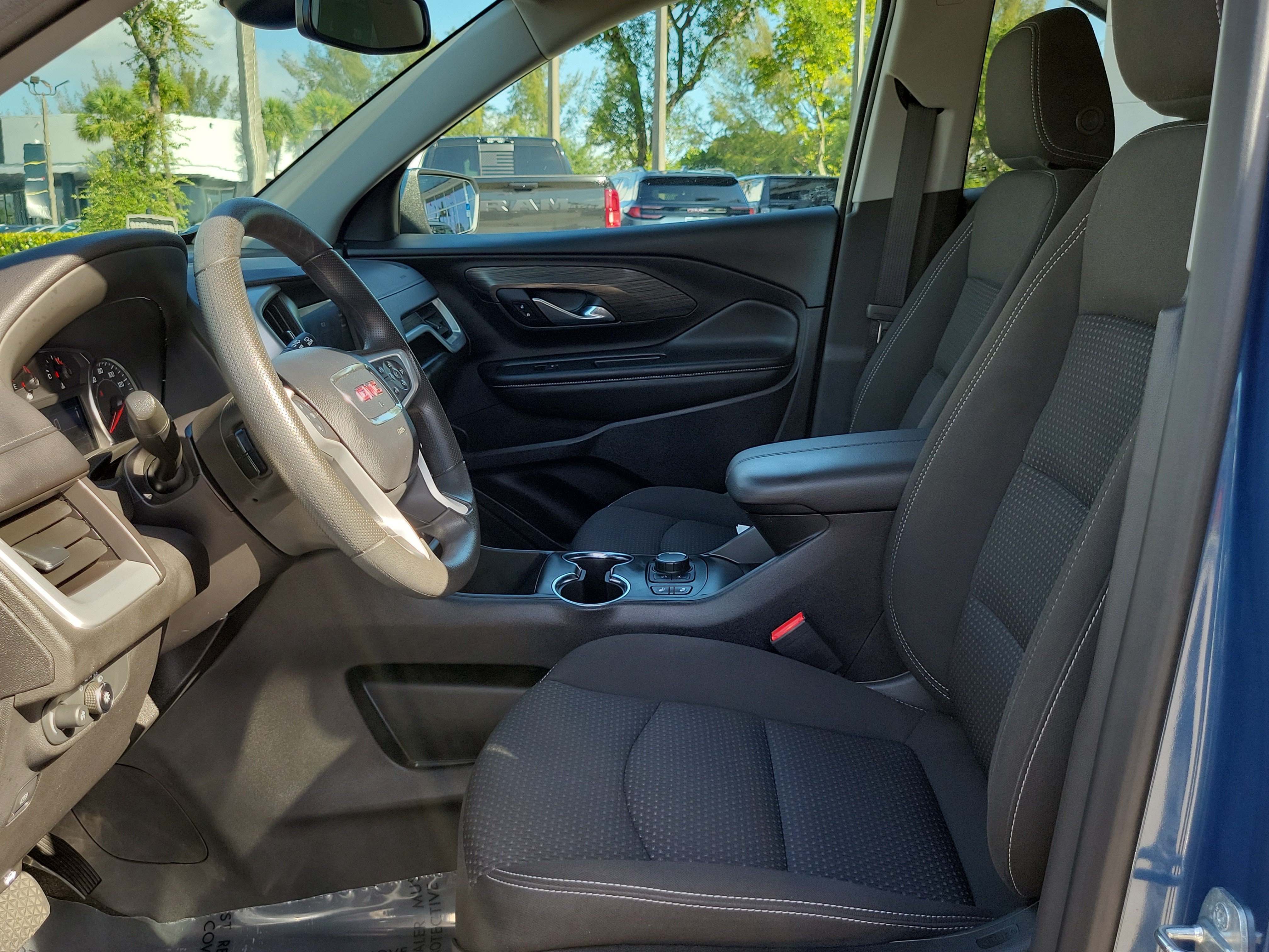 Used 2024 GMC Terrain SLE w/ Driver Convenience Package FWD image 8
