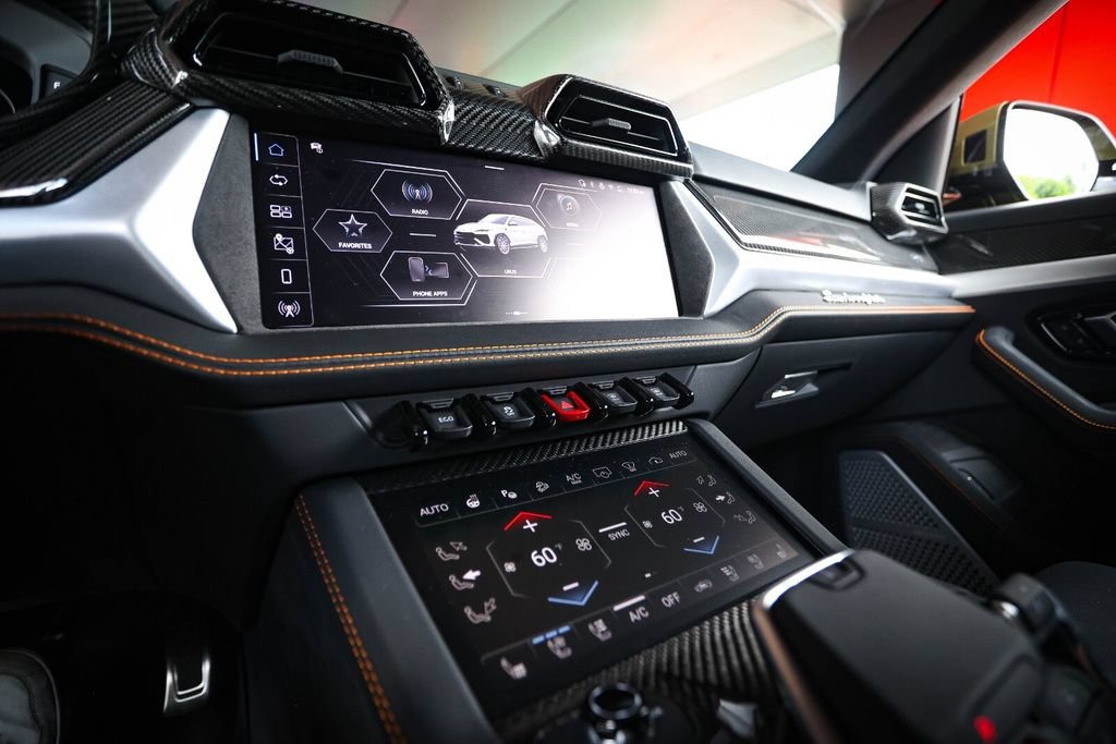 Used 2026 Lamborghini Urus SE AWD/4WD image 43