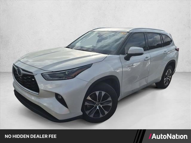 Used 2021 Toyota Highlander XLE FWD image 1
