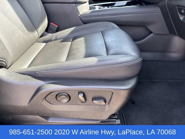 Used 2025 Chevrolet Suburban Z71 image 31