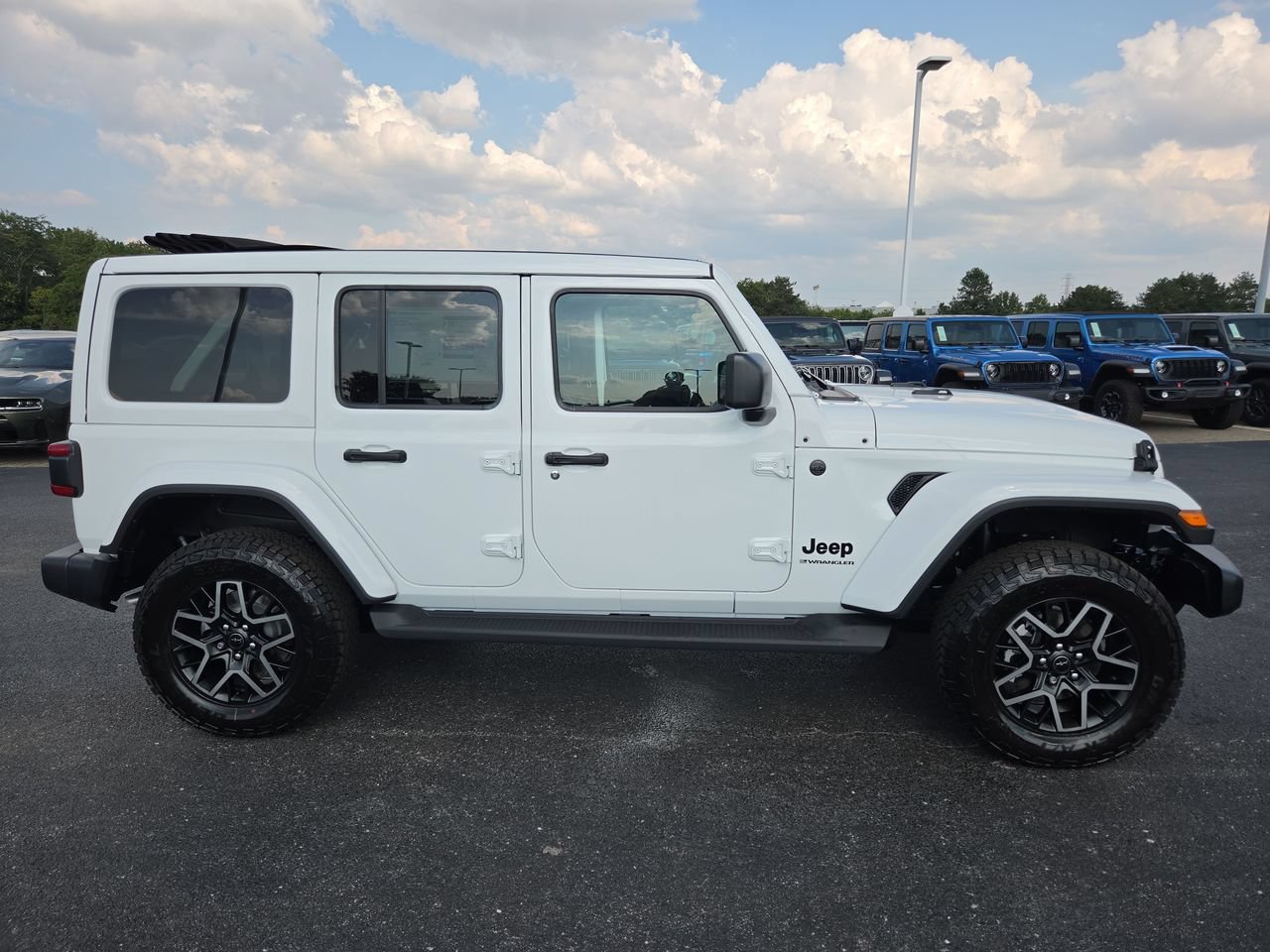 New 2027 Jeep Wrangler Unlimited Sahara AWD/4WD image 32