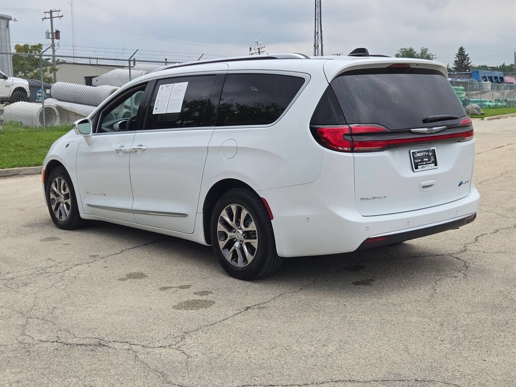 Certified 2024 Chrysler Pacifica Pinnacle FWD image 13