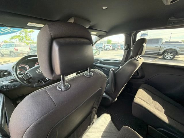 Used 2017 Dodge Grand Caravan SE FWD image 16