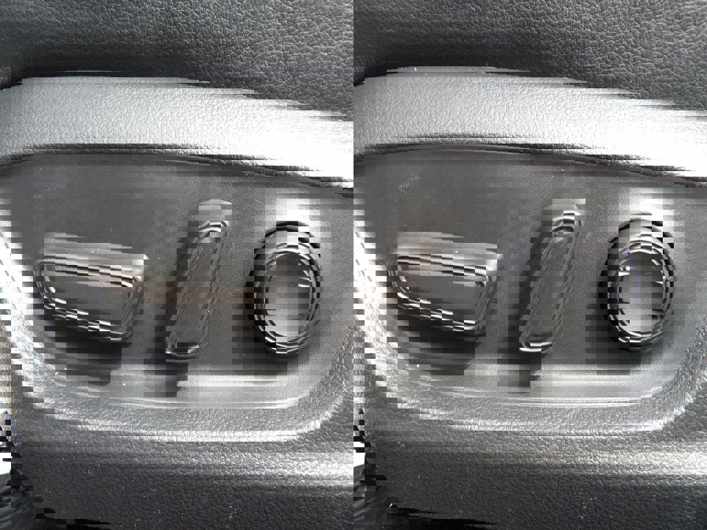 Used 2023 Toyota Camry XSE image 13