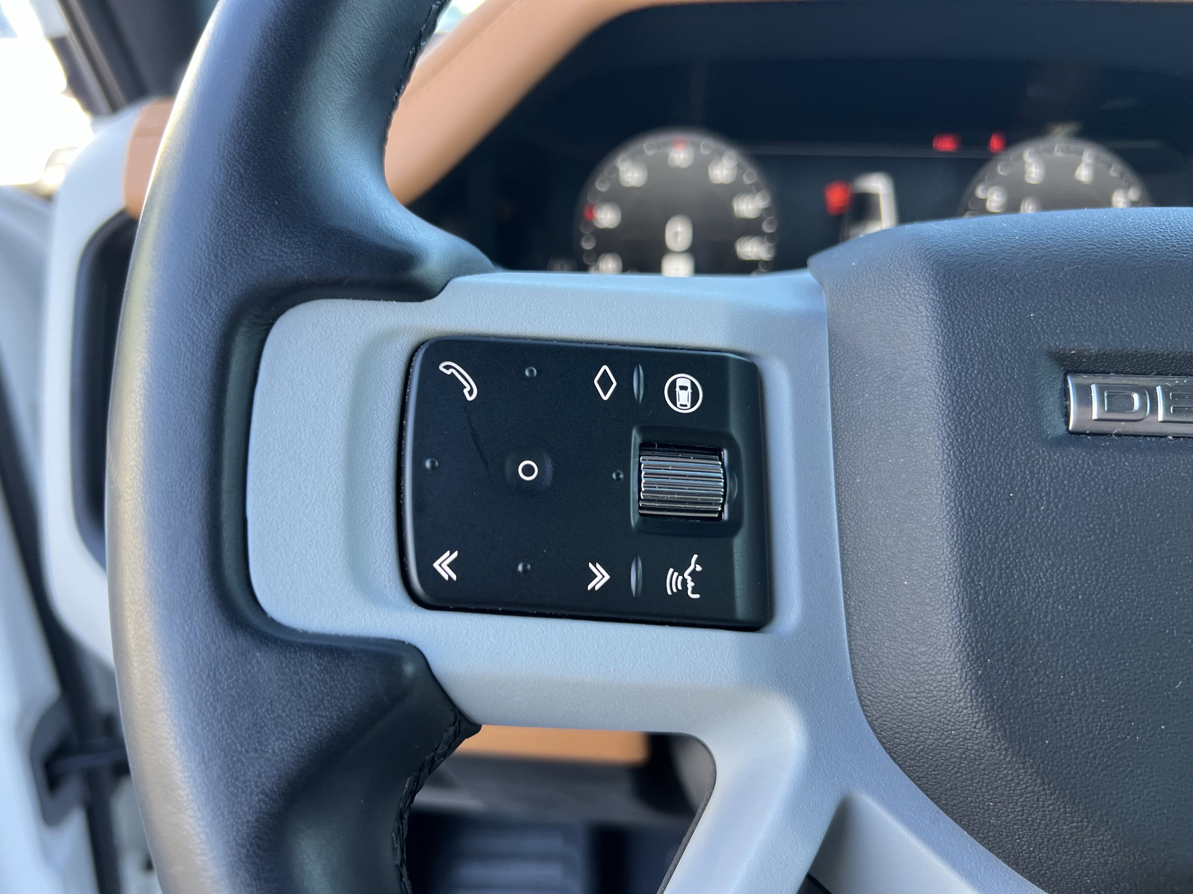 Used 2024 Land Rover Defender 130 X-Dynamic SE image 20
