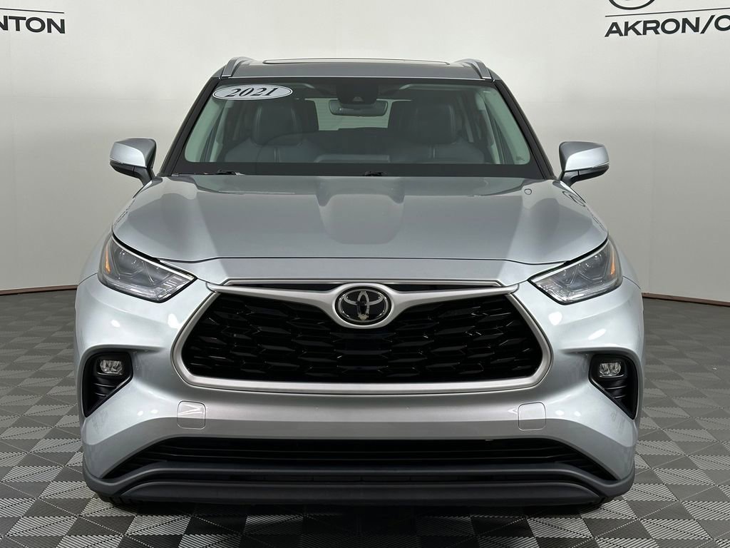 Used 2021 Toyota Highlander XLE AWD/4WD image 12