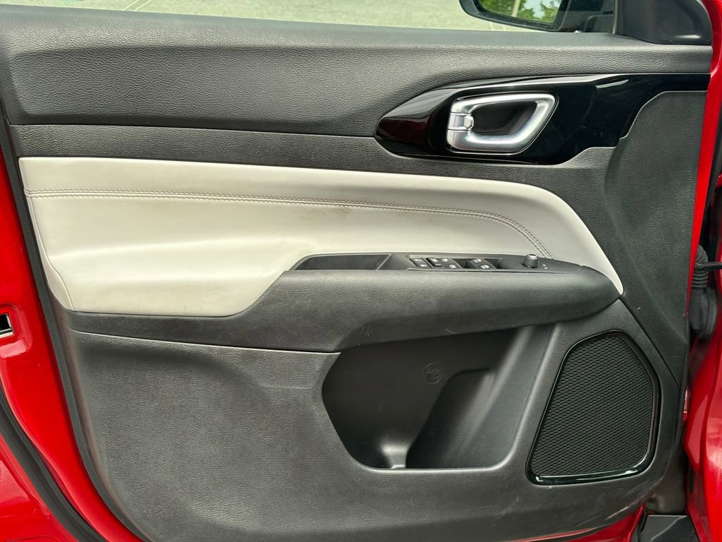 Used 2024 Jeep Compass Limited image 12