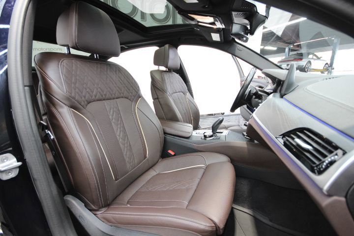 Used 2023 BMW M550i xDrive w/ Executive Package image 45