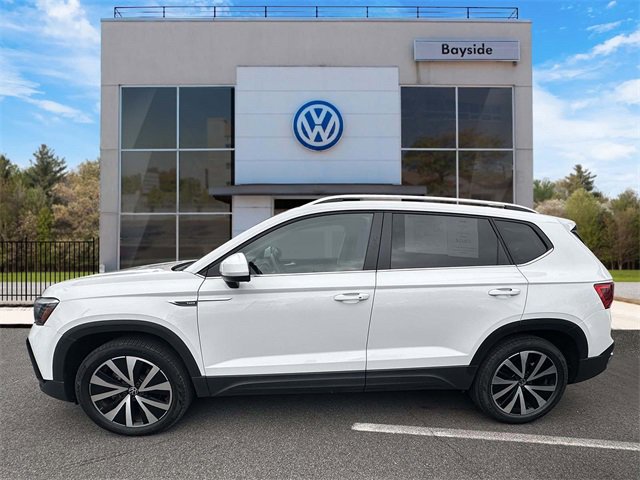 Certified 2022 Volkswagen Taos SE w/ Panoramic Sunroof Package image 6