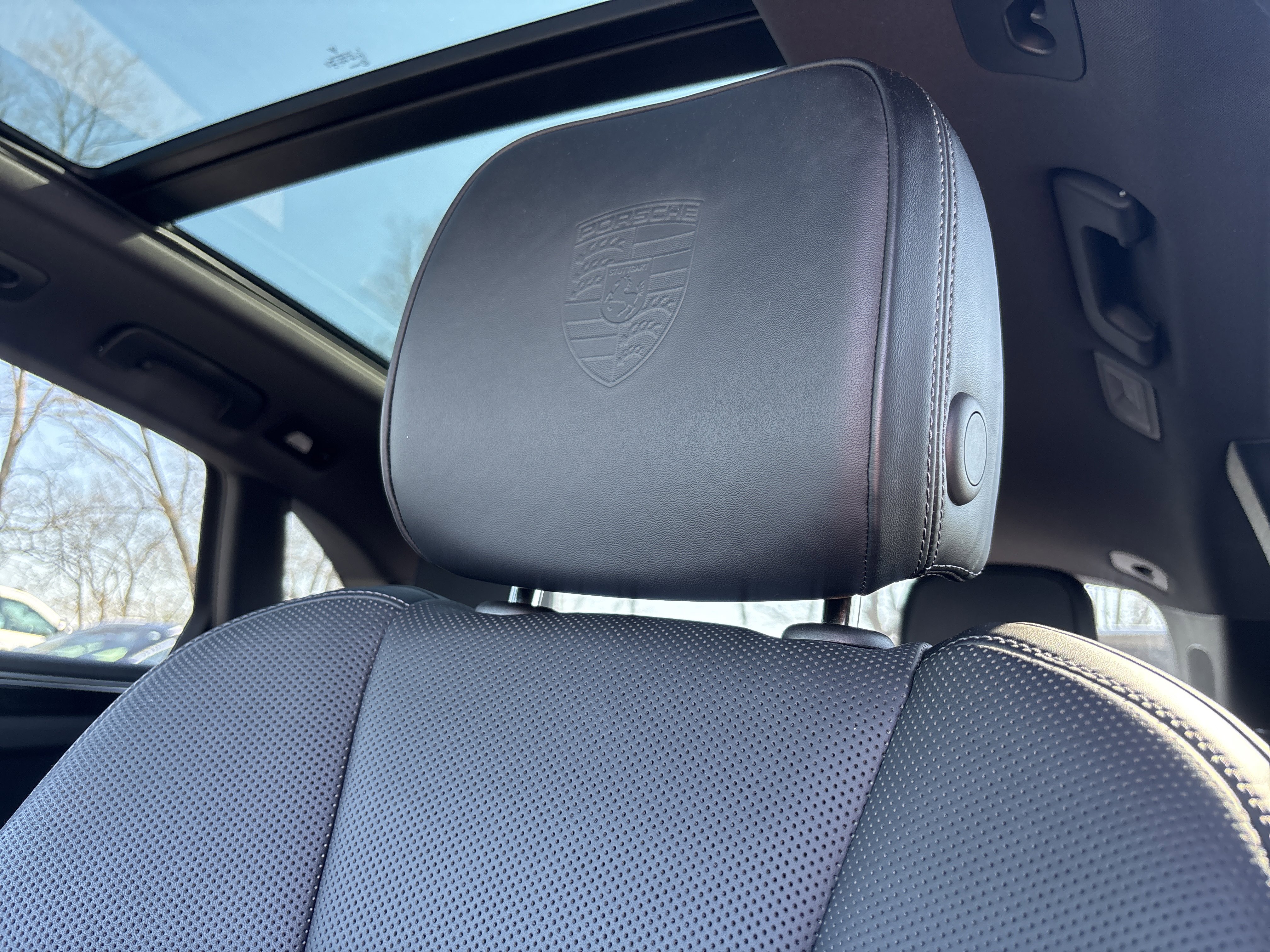 Certified 2024 Porsche Macan image 28