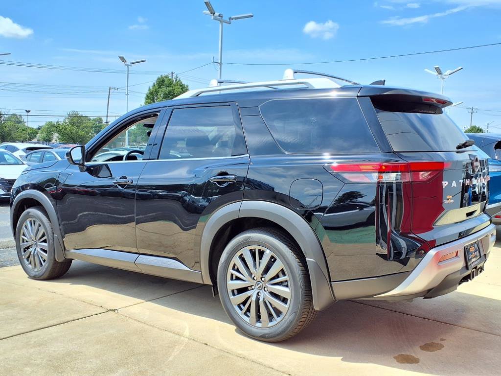 New 2025 Nissan Pathfinder SL w/ SL Premium Package image 10