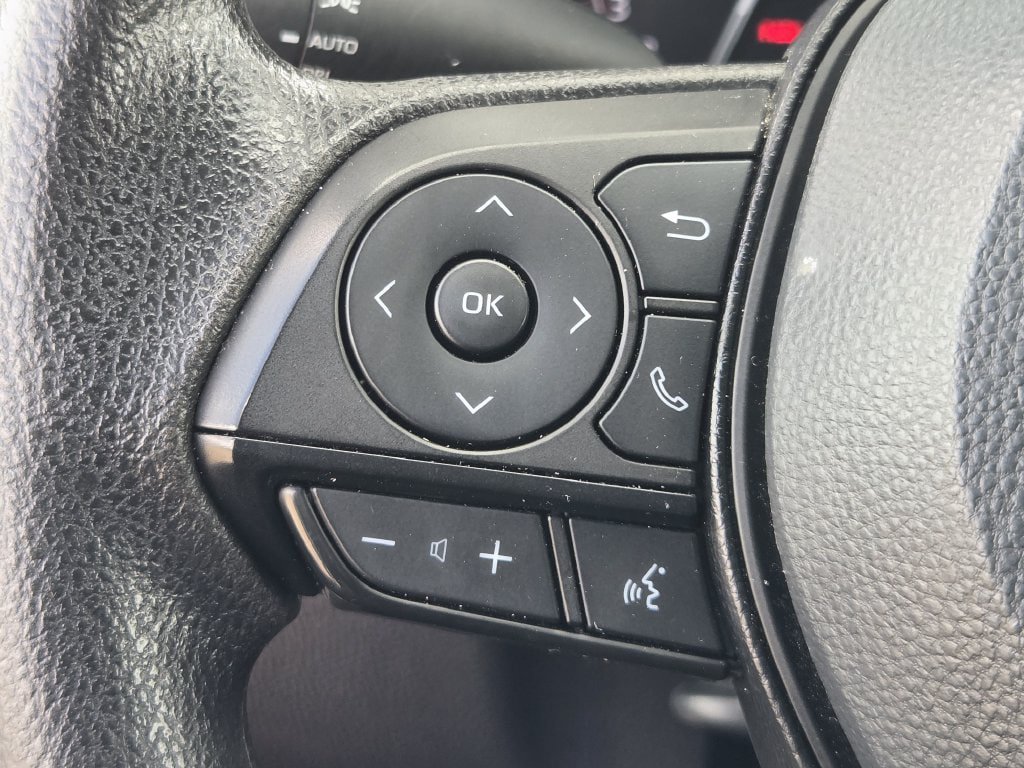 Used 2025 Toyota RAV4 XLE FWD image 24
