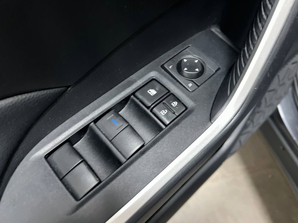 Used 2021 Toyota RAV4 LE image 13