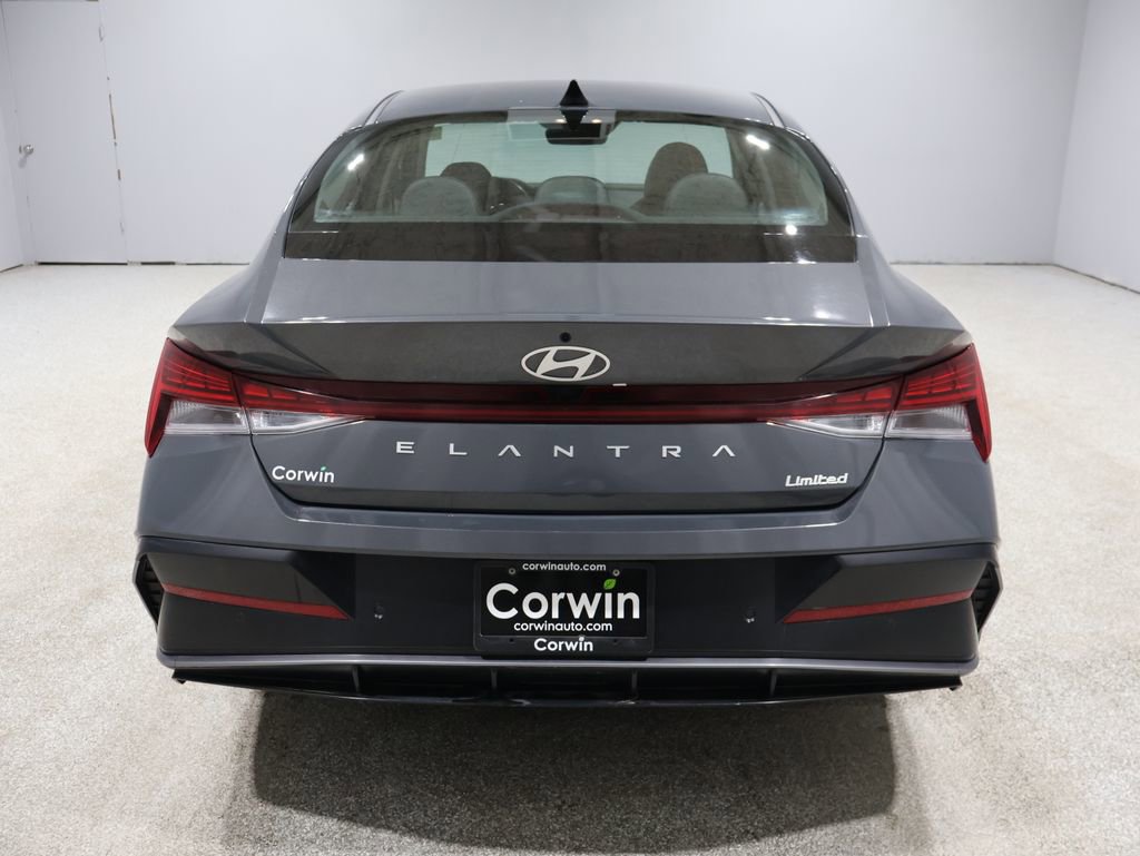 Used 2024 Hyundai Elantra Limited image 3