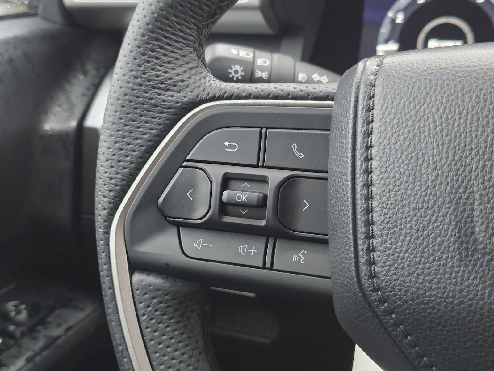 Certified 2025 Toyota Tacoma TRD Off-Road image 36