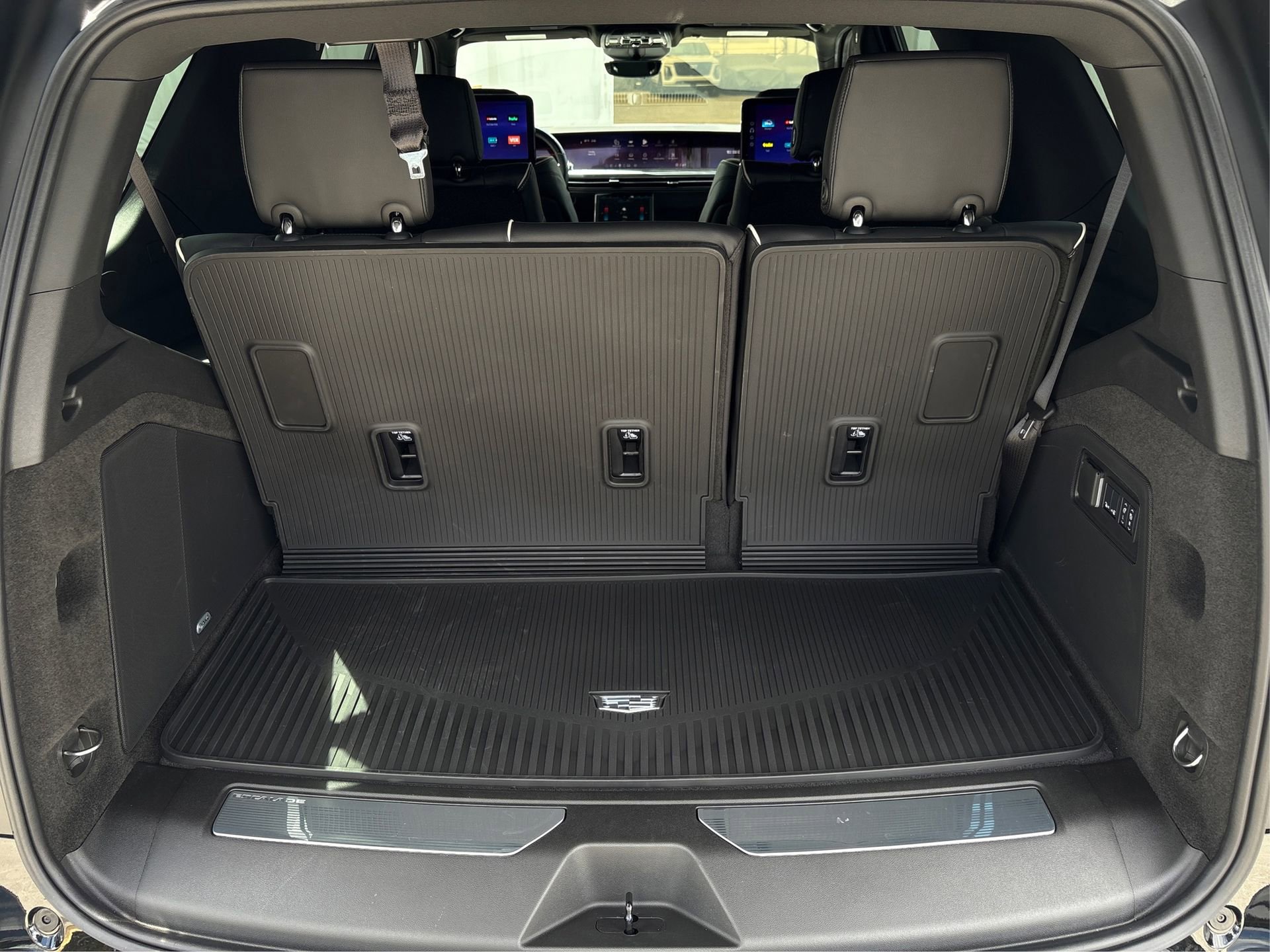 Used 2026 Cadillac Escalade Sport w/ LPO, ONYX Package image 11