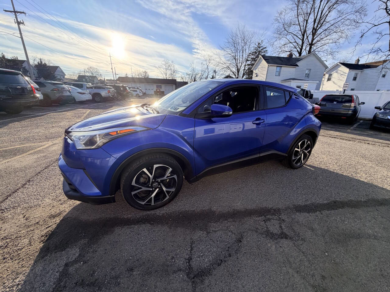 Used 2018 Toyota C-HR XLE 4dr Crossover image 12