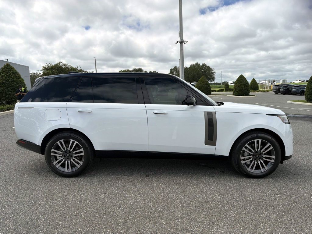 New 2027 Land Rover Range Rover Long Wheelbase SE AWD/4WD image 6