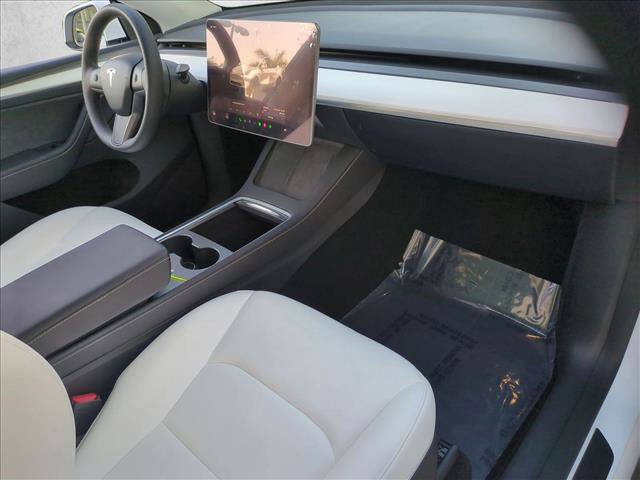Used 2024 Tesla Model Y 2WD image 21