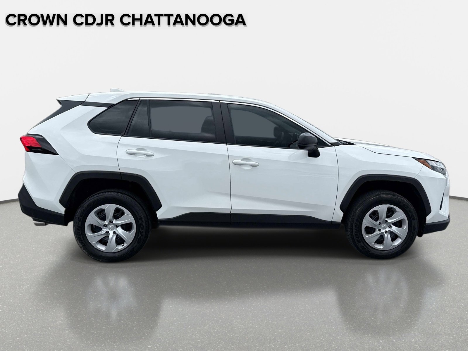 Used 2024 Toyota RAV4 LE FWD image 4