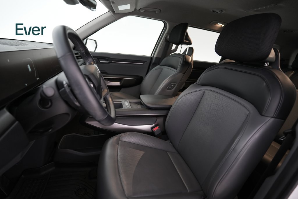 Used 2024 Kia EV9 Light Long Range RWD image 4