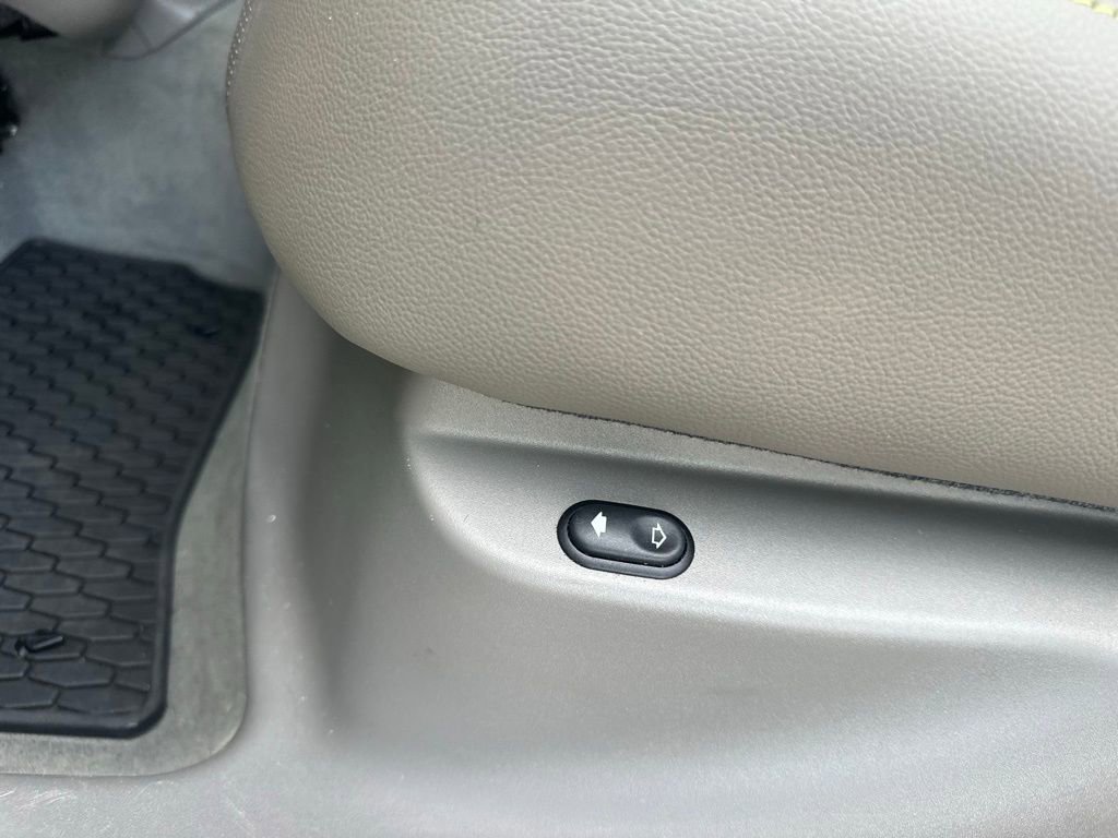 Used 2018 Jaguar F-PACE R-Sport image 13