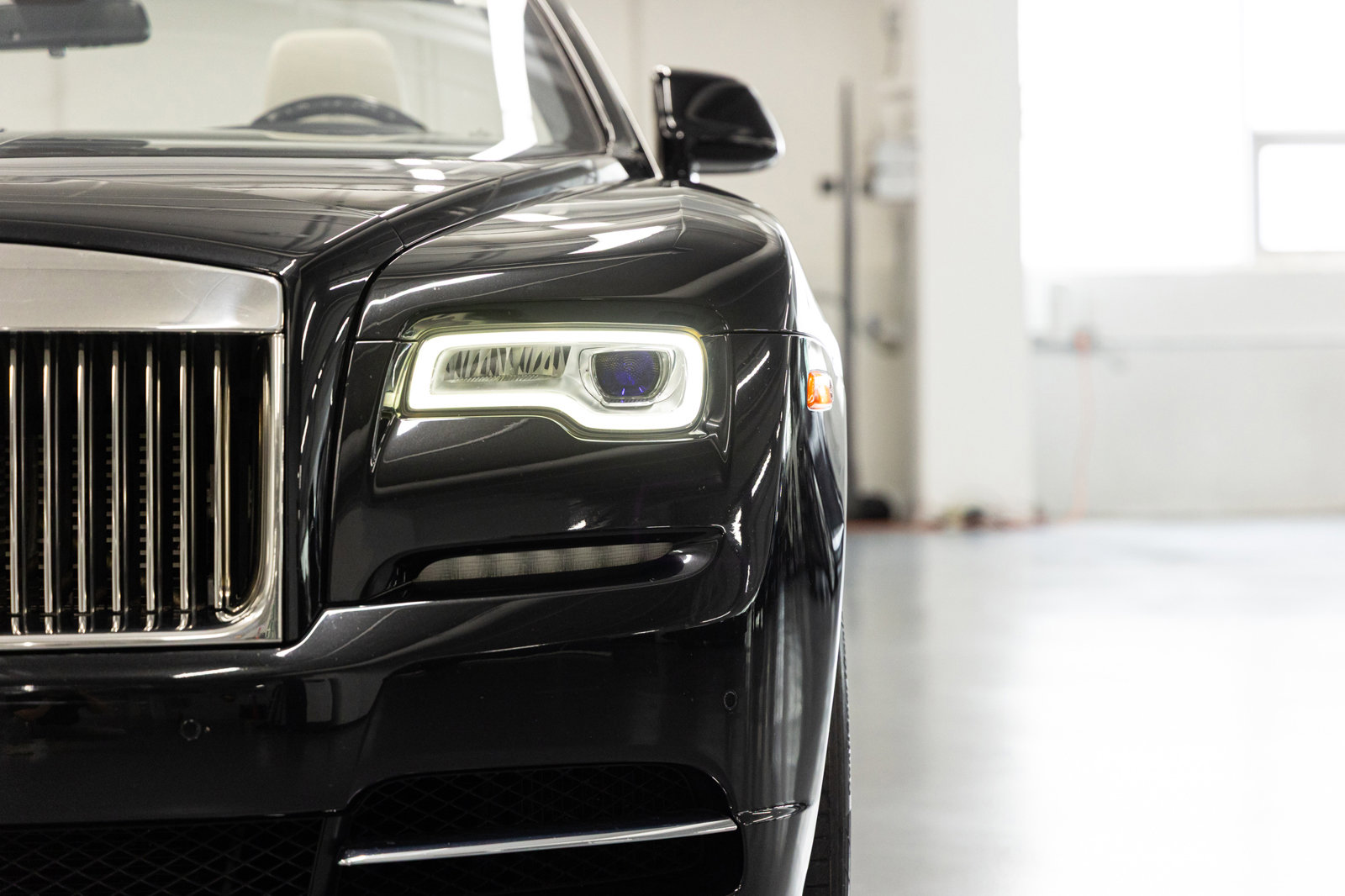 Used 2017 Rolls-Royce Dawn RWD image 15