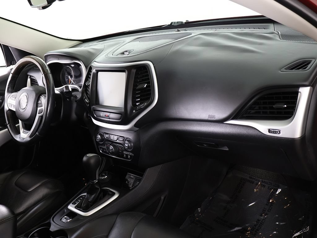 Used 2017 Jeep Cherokee Overland AWD/4WD image 29