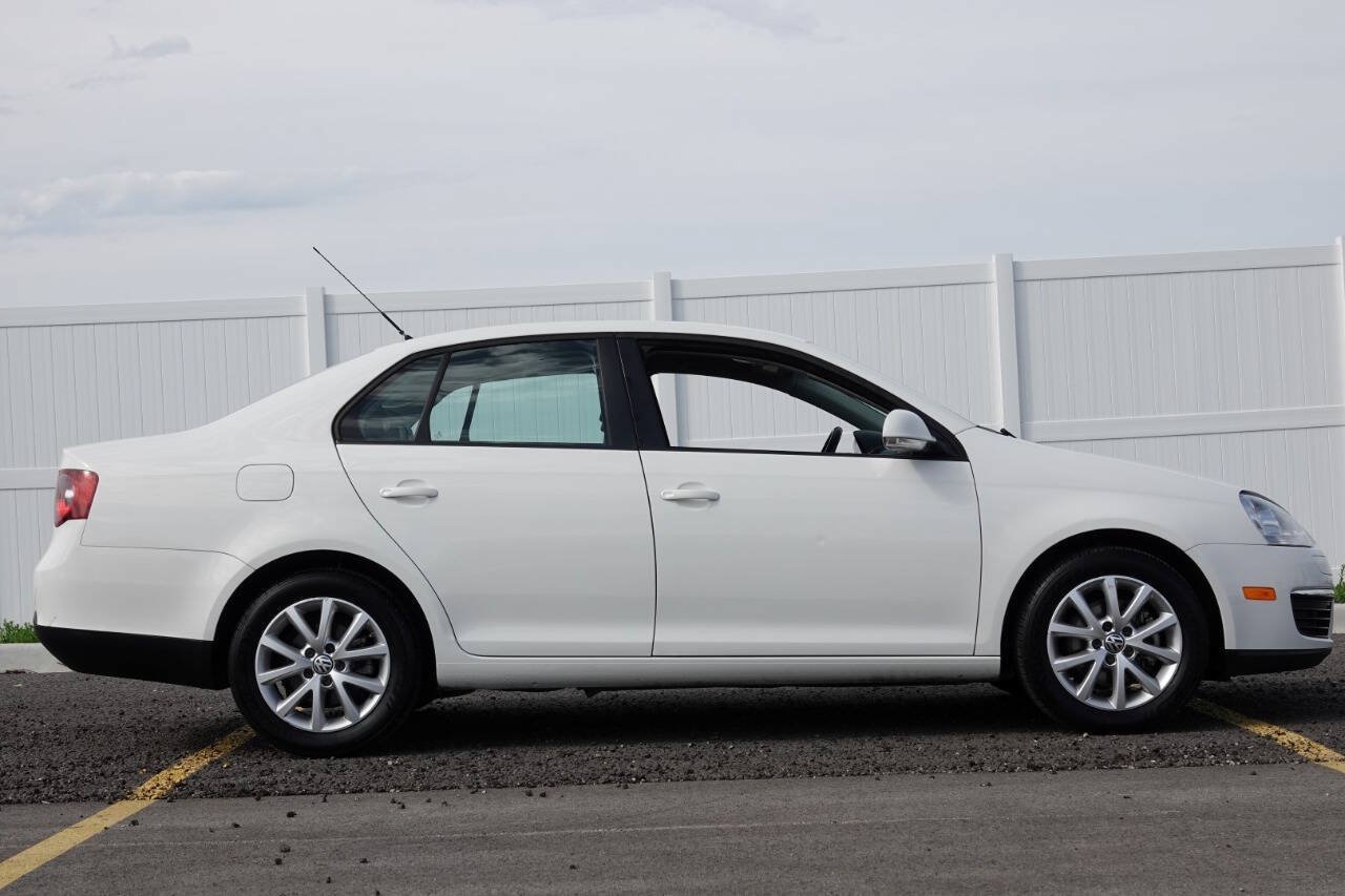 Used 2010 Volkswagen Jetta Limited Edition FWD image 26