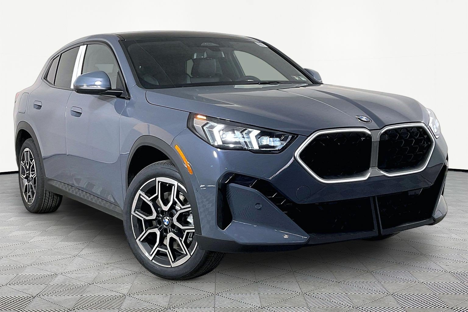 New 2026 BMW X2 xDrive28i AWD/4WD image 2