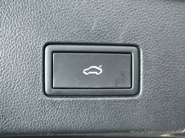 Certified 2024 Volkswagen Atlas Cross Sport SE FWD image 6