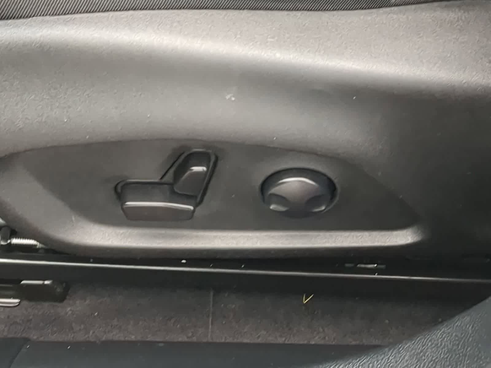 Used 2023 Jeep Compass Limited w/ Elite Group image 17