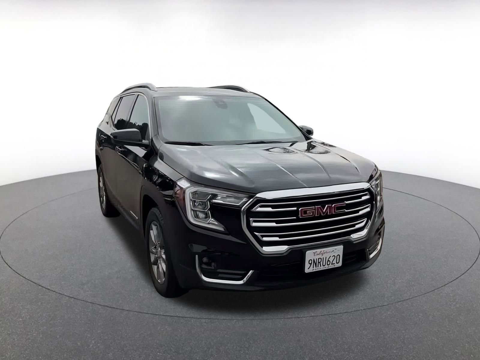Used 2024 GMC Terrain SLT image 2