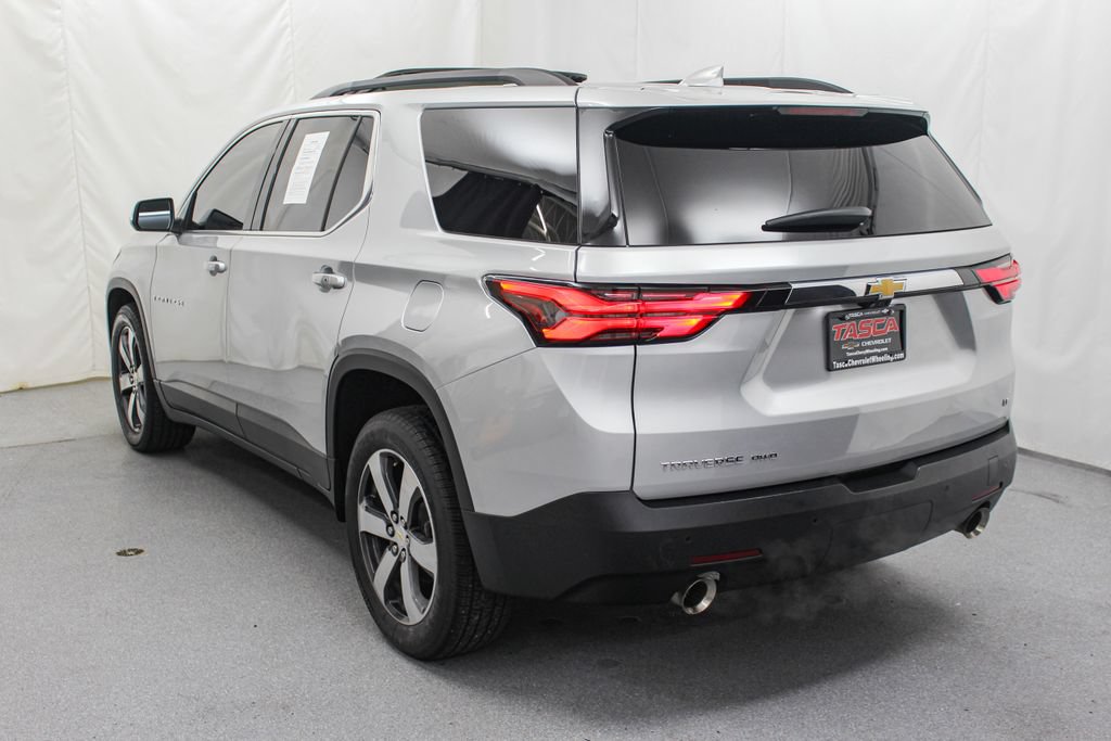 Used 2022 Chevrolet Traverse LT w/ LT Premium Package AWD/4WD image 8