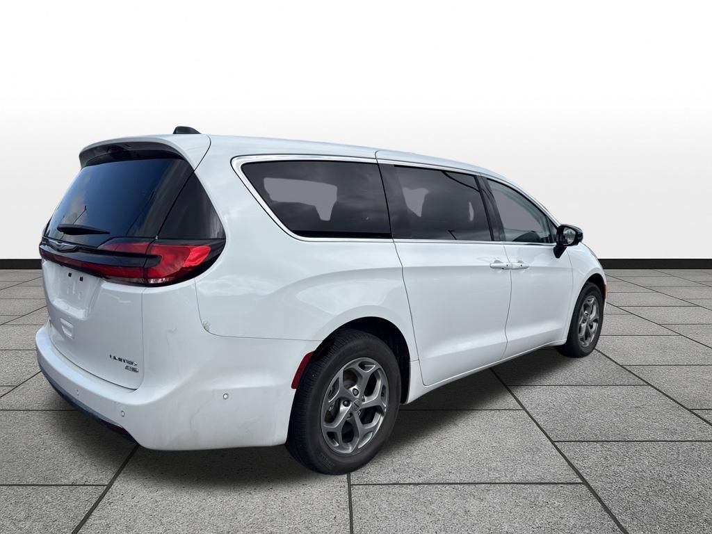 Used 2024 Chrysler Pacifica Limited AWD/4WD image 5