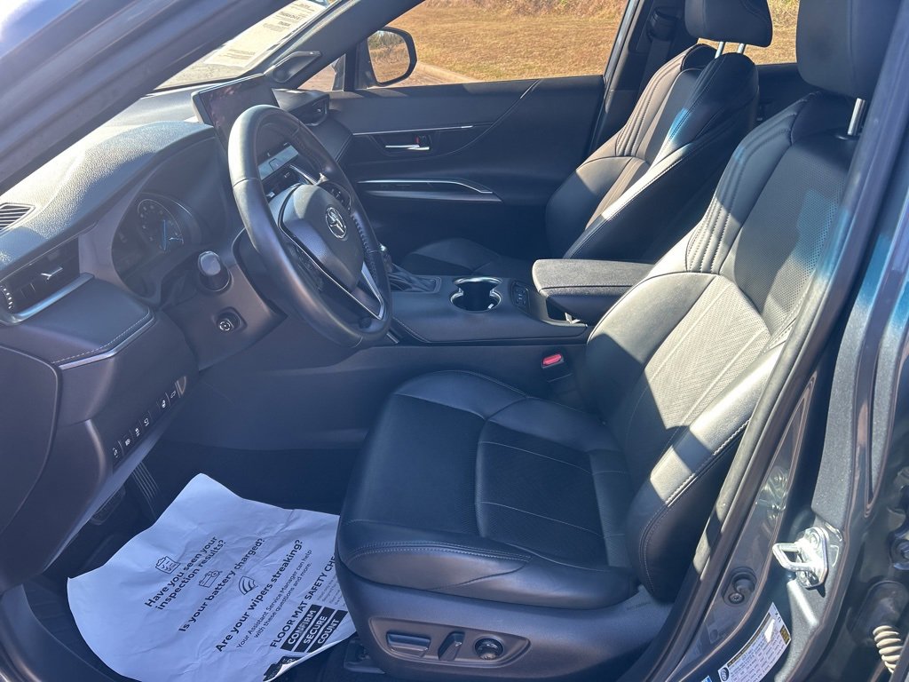 Used 2021 Toyota Venza Limited w/ Carpet Mat Package (TMS) image 11