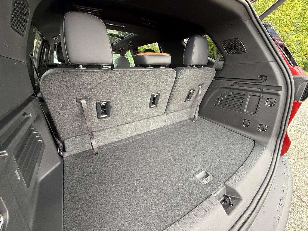 New 2027 Chevrolet Traverse Z71 w/ LPO, Floor Liner Package AWD/4WD image 31