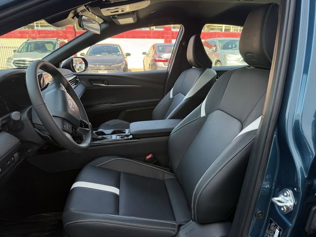 Used 2025 Toyota Camry SE image 27