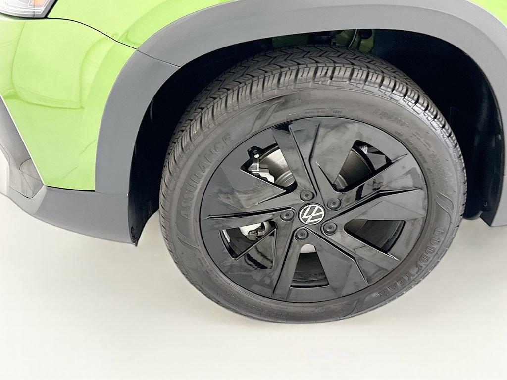 Used 2025 Volkswagen Taos SE w/ Panoramic Sunroof Package image 28