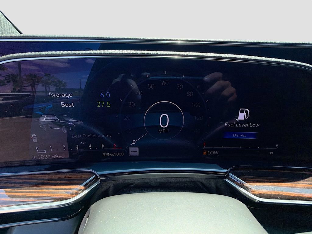 Used 2022 Cadillac Escalade Premium Luxury RWD image 42