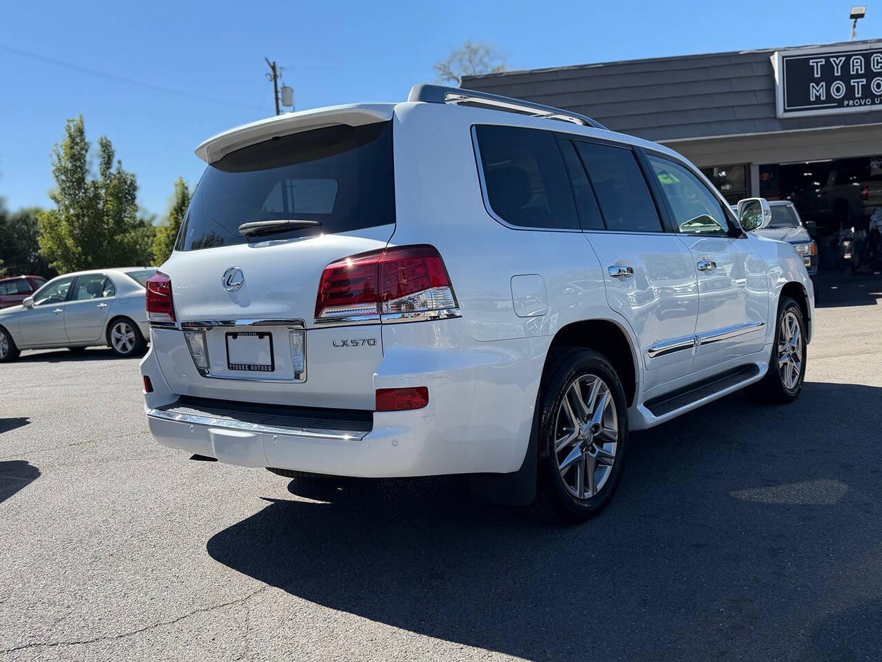 Used 2013 Lexus LX 570 4WD w/ Luxury Pkg image 10