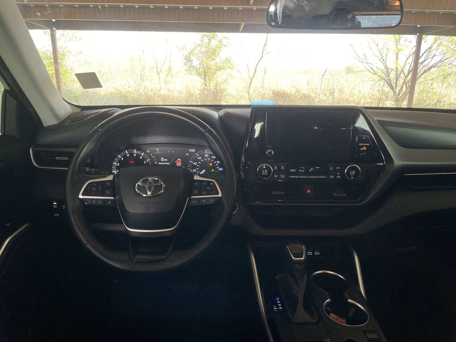 Used 2023 Toyota Highlander LE image 21