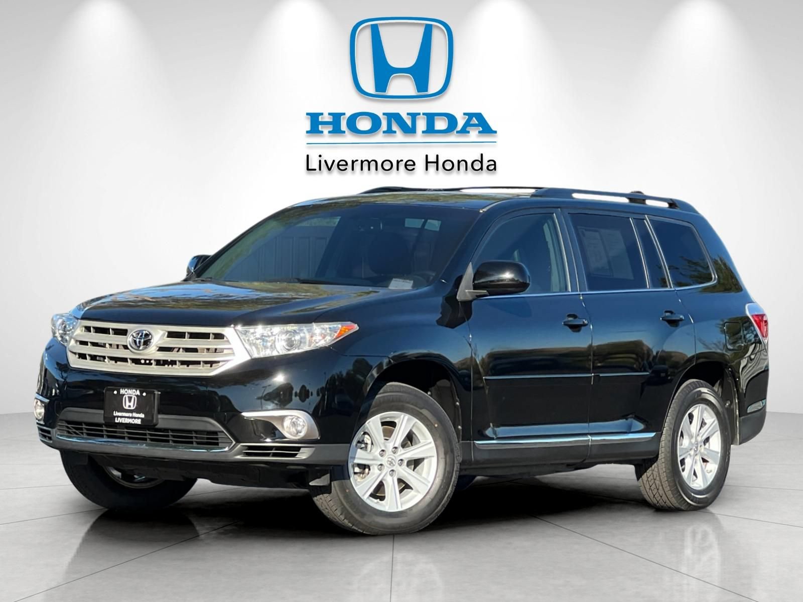 Used 2013 Toyota Highlander SE FWD image 2