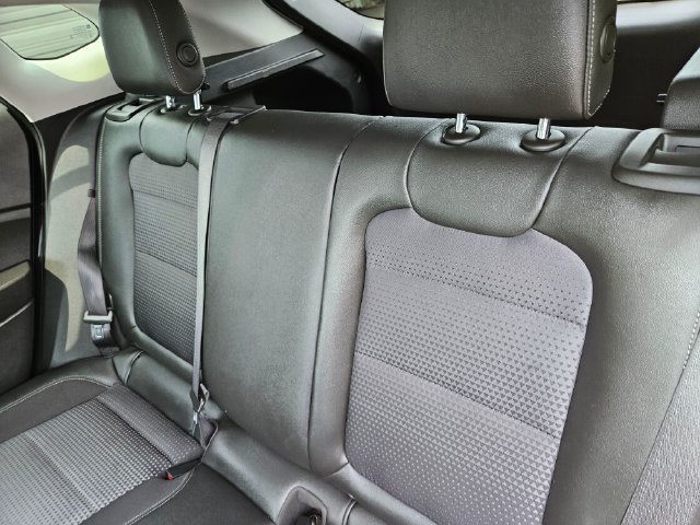 Used 2025 Chevrolet Trax LT FWD image 19