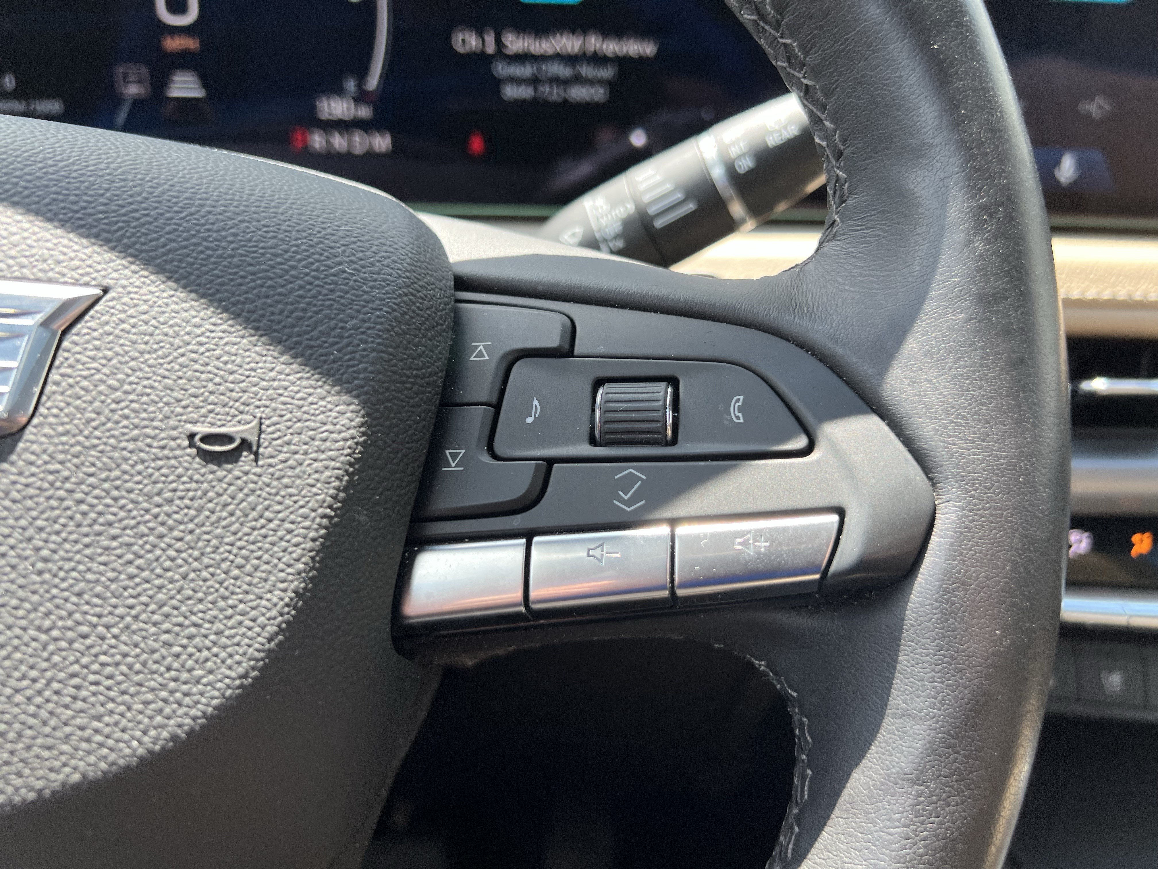 Used 2025 Cadillac XT4 Premium Luxury FWD image 20