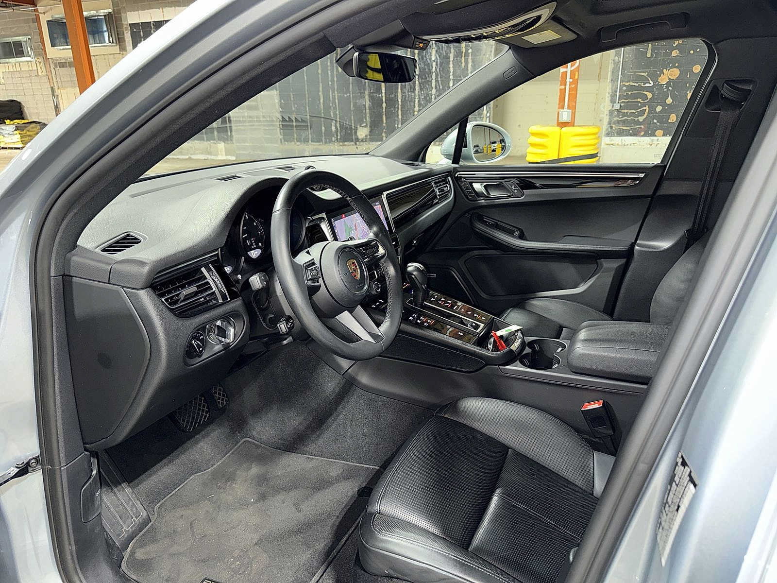 Used 2023 Porsche Macan Turbo AWD/4WD image 29