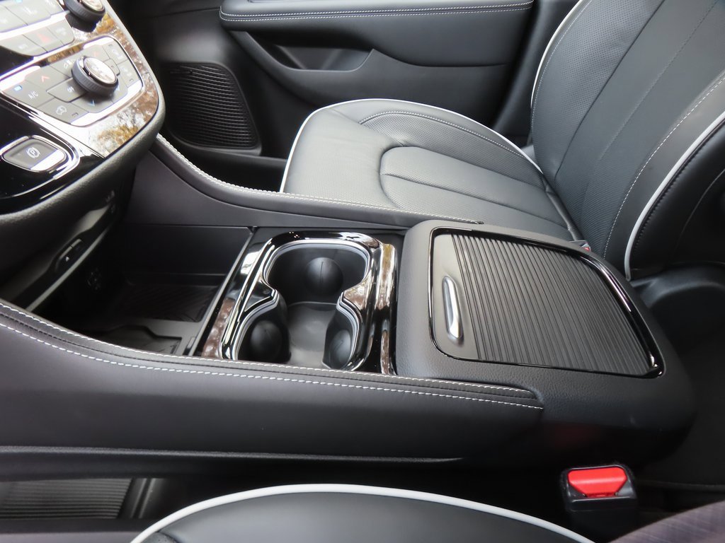 New 2026 Chrysler Pacifica Limited w/ Uconnect Theater Family Group image 6