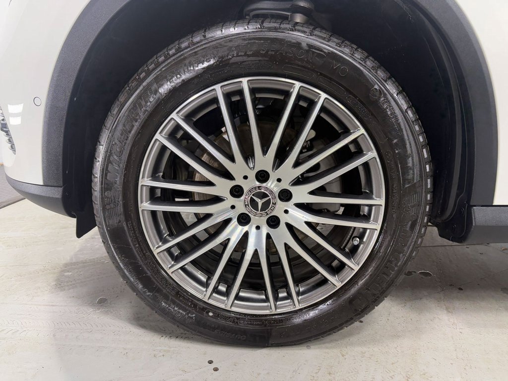 Certified 2025 Mercedes-Benz GLC 300 4MATIC image 33