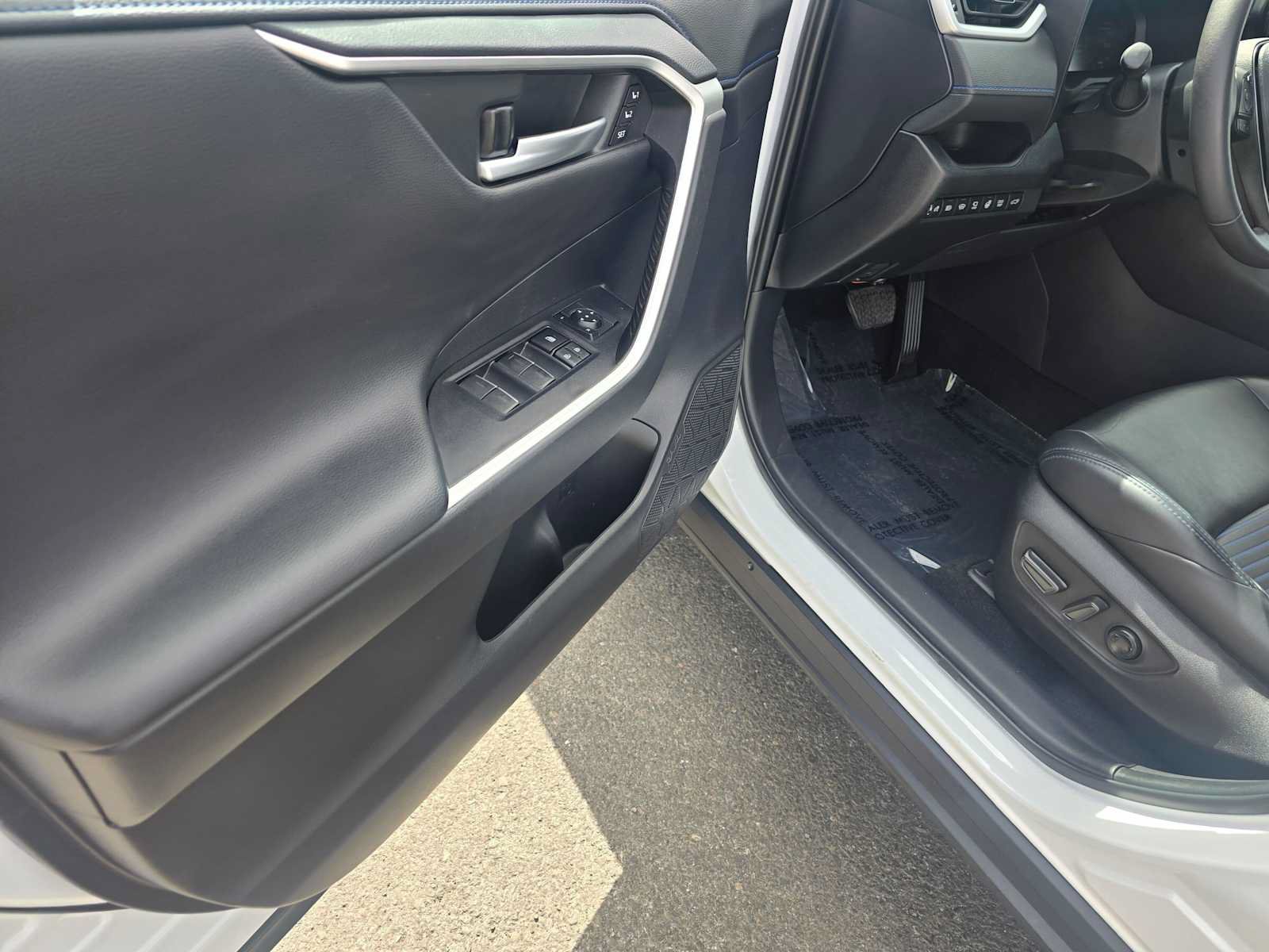 Used 2023 Toyota RAV4 XSE AWD/4WD image 23